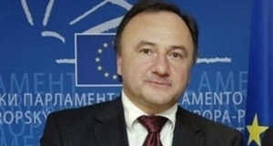 <b>...</b> a <b>Magyar Közösség</b> Pártjának (MKP) európai parlamenti képviselője, <b>...</b> - csaky_pal-300x160