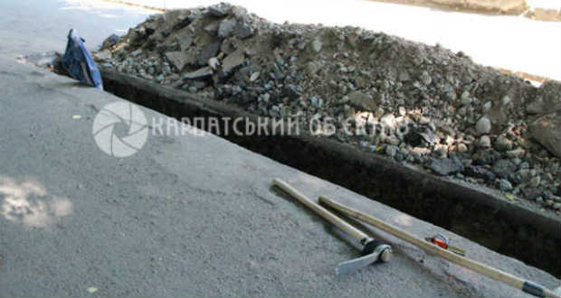 Augusztusig maradhatnak a feltúrt utcák Ungváron