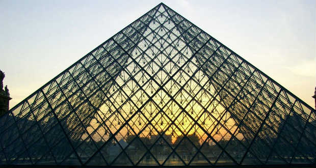 Átalakul a Louvre üvegpiramisa alatti fogadótér
