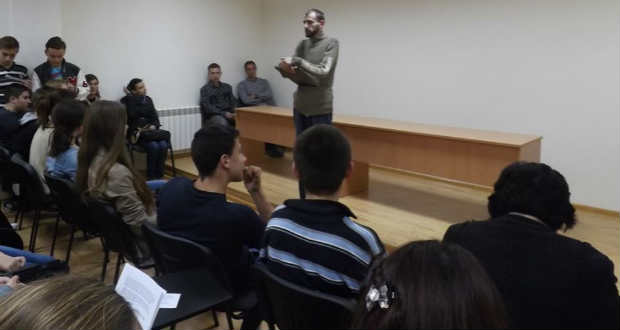 Tegnap hősök kellettek, ma mártírok…