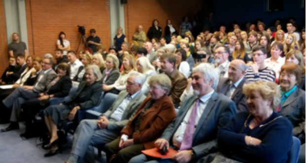 55 éves az újvidéki Magyar Tanszék: Átadták a Sinkó-díjat, felavatták a Sinkó-termet