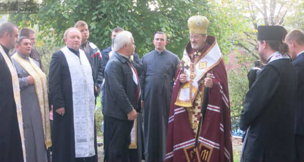 Emléktáblát avattak Romzsa Tódor tiszteletére a Munkácsi járásban
