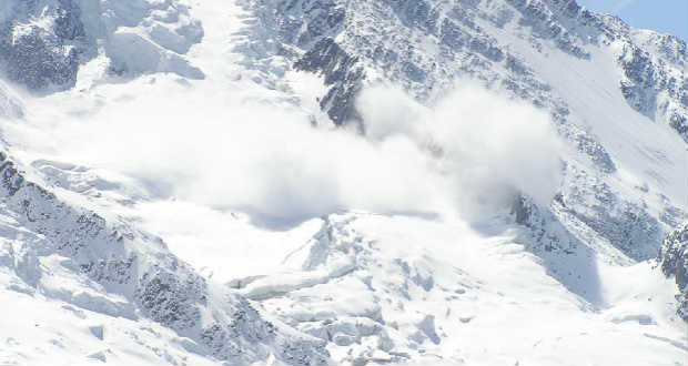Marad a lavinaveszély a hegyekben