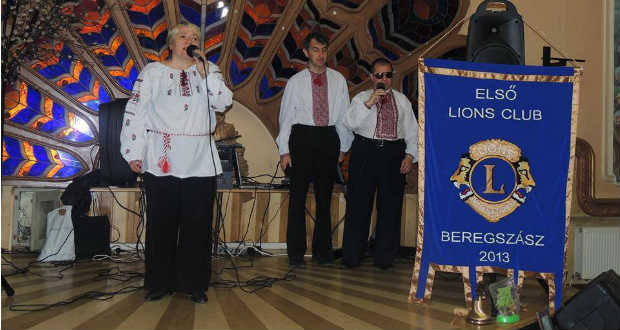 Koncert a fehér bot napján