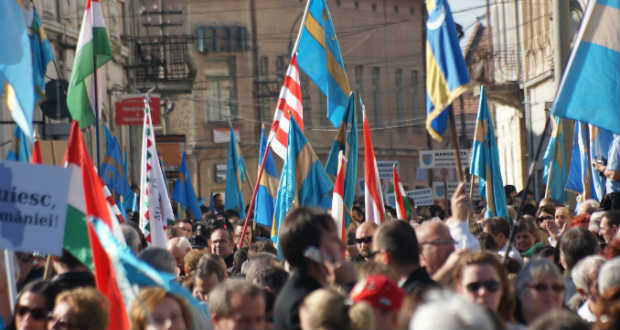 Elengedett kezek a székely utakon?