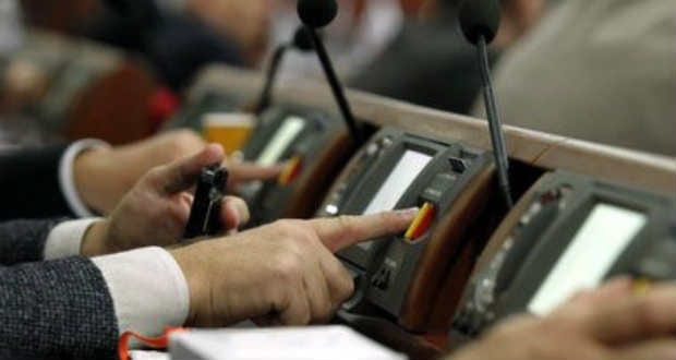 Mégsem vonják meg a tanárok kiegészítő juttatásait