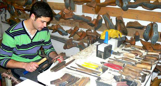 Kárpátaljáról jöttem, mesterségem címere: cipőkészítő