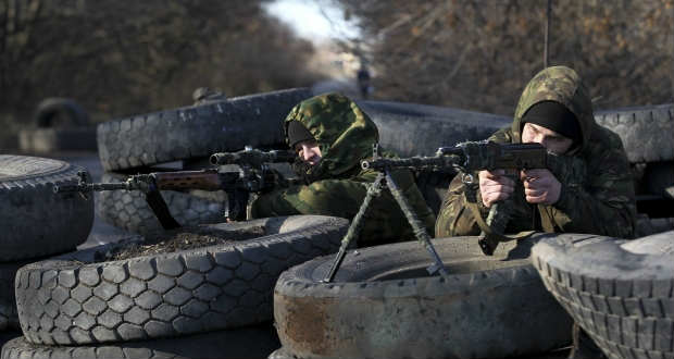 Kijev szerint a szakadárok megsértették a tűzszünetet, katonai veszteségek