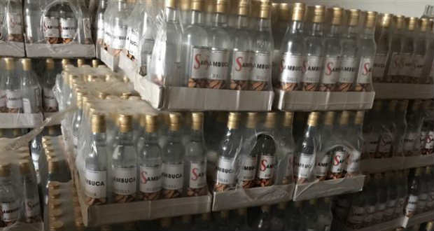 Nagy értékű zárjegy nélküli alkoholterméket fedeztek fel Ungváron