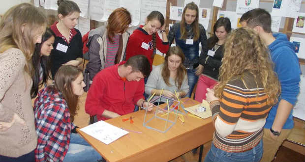 Tanulva játszani, játszva tanulni – élménypedagógiai képzés Beregszászban