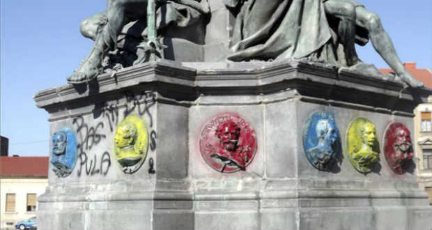 Ismeretlenek meggyalázták az aradi Szabadság-szobrot