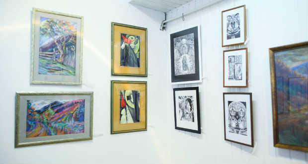 Grafikai kiállítás nyílt Ungváron