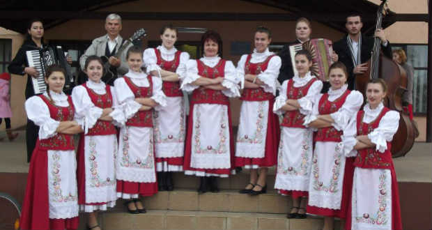 Örökség serleggel tüntették ki a Rózsa Népdalegyüttest – Beszélgetés Ignácz Máriával