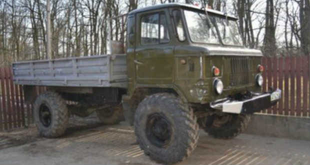 Teherautók indulnak Kárpátaljáról az ukrajnai harcok helyszínére