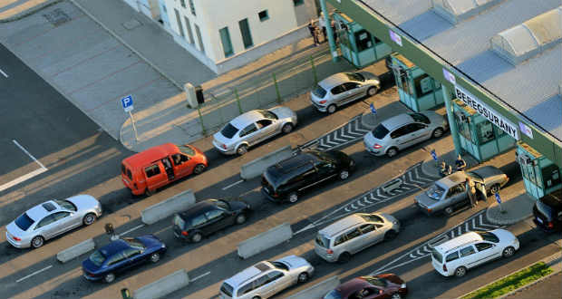 Akár öt óra is lehet a várakozási idő a magyar-ukrán határátkelőkön