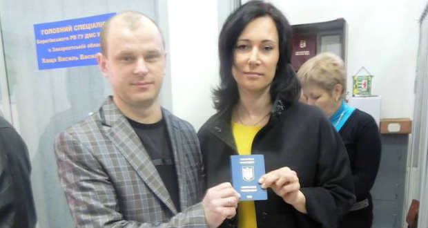 Átadták az első biometrikus útleveleket Beregszászban