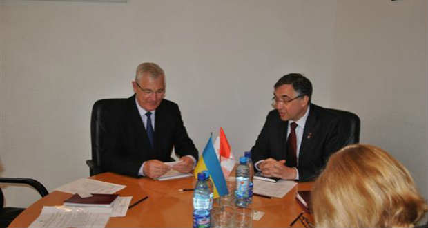 Munkácson tárgyalt a kanadai nagykövet