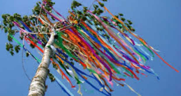 A májusfaállítás hagyományáról