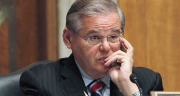 Vádat emeltek egy amerikai demokrata szenátor ellen