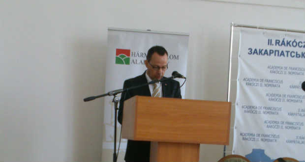 Dr. Simon Attila István beszéde a Hármashalom Alapítvány ösztöndíjátadó ünnepségén