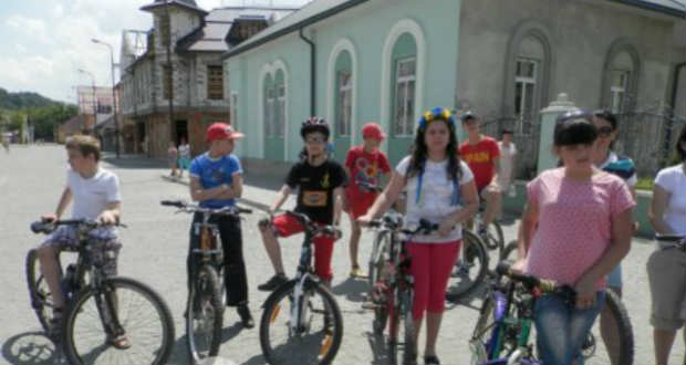 Bicikliparkoló nyílt Huszton