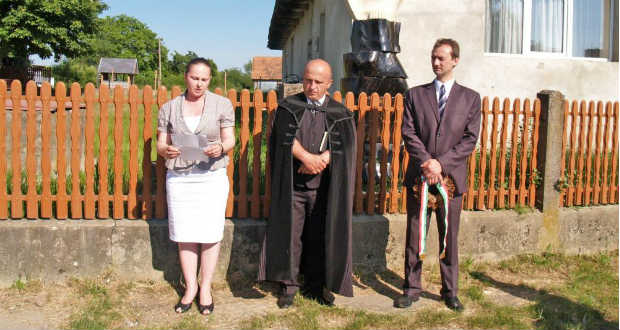 „Őrizze a turul szent királyaink földjét!”