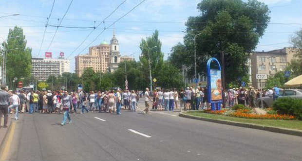 A háború és a szakadár vezetés ellen tüntettek Donyeckben