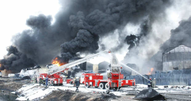 Sikerült teljesen eloltani a tüzet a Kijev mellett kigyulladt olajraktárban