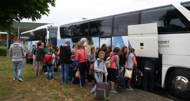 Megérkezett a kárpátaljai gyerekek első csoportja a zánkai táborból