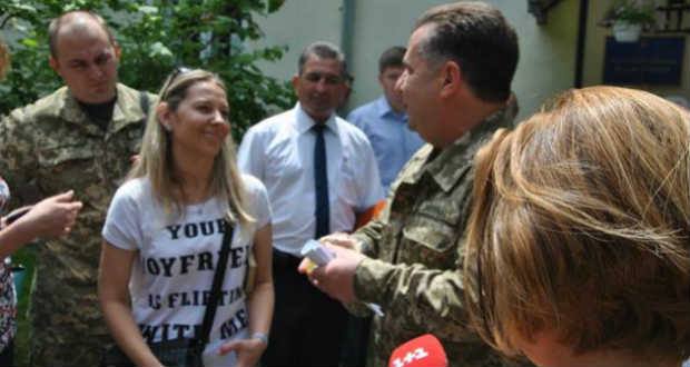 Katonai étellel kínálták a védelmi minisztert Munkácson