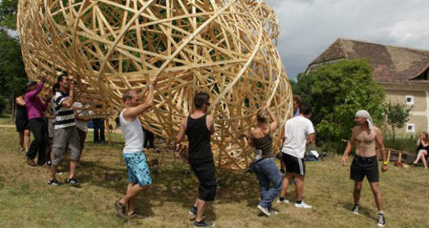 Harminc ország építészei építették fel a számukra ideális falut