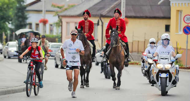 Izotóniás italok és ima – Interjú Hidvégi Üstös Pállal, a Tisza nagykövetével