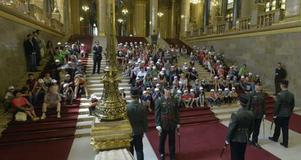 Kárpátaljai gyerekek a magyar Országházban