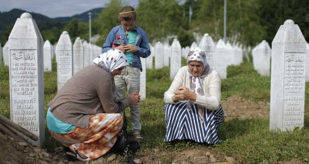 Ma van a srebrenicai mészárlás európai emléknapja