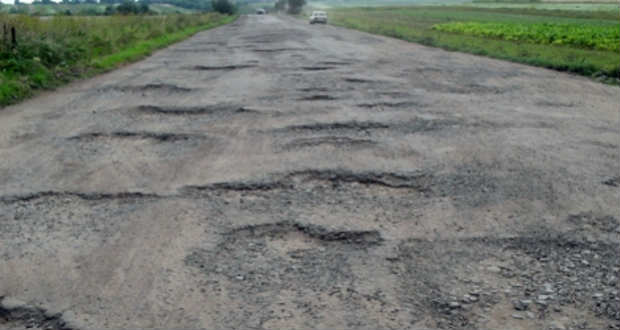 „Eltűntek” az utak az olvadó hó alatt Ukrajnában