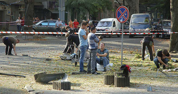 Nagy erejű pokolgép robbant az ukrán titkosszolgálat odesszai épülete előtt