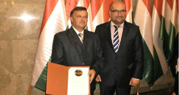 Egynek minden nehéz; soknak semmi sem lehetetlen