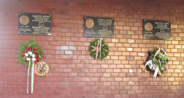Csak az hal meg, akit elfelejtenek – emléktábla-avatás Beregszászban