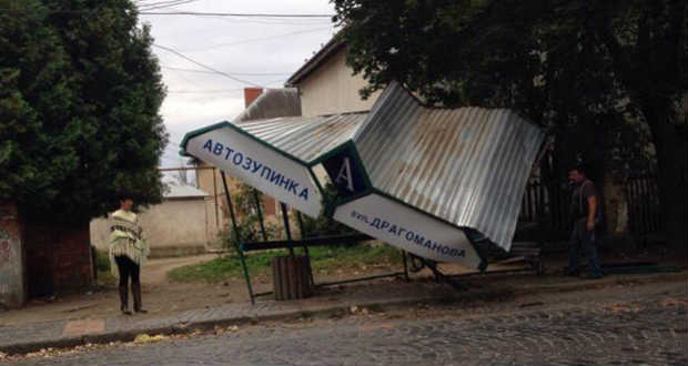 Megrongálták az egyik munkácsi buszmegállót