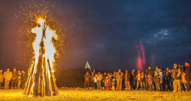 Több száz helyszínen gyújtottak őrtüzet Székelyföld önkormányzási jogát követelve