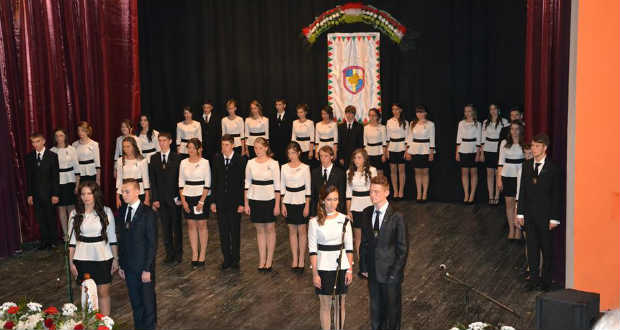 Szalagavató ünnepség a Beregszászi Bethlen Gábor Magyar Gimnáziumban