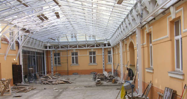 Kárpátalja ma: épül a Rákóczi-főiskola belső udvara