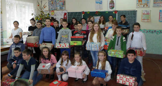 Dobozba zárt szeretet, újból – magyarországi ajándék a tiszakeresztúri gyerekeknek