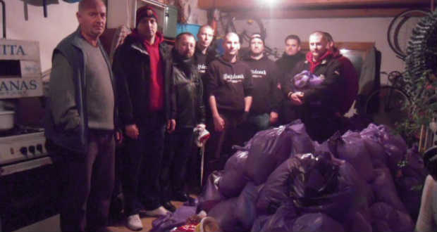 A diósgyőri ultrák átadták az adományokat Kárpátalján