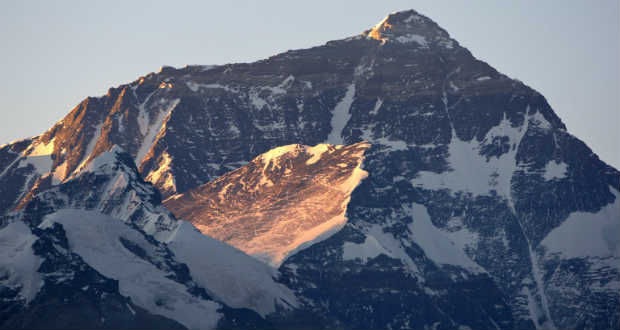Majdnem 30 százalékkal zsugorodtak a Csomolungma gleccserei