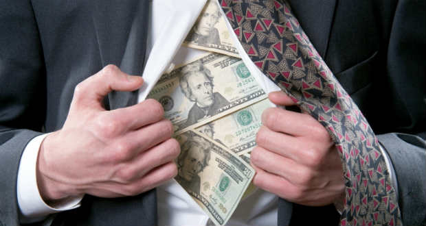 Hétmillió dollárt sikkasztottak Kárpátalján