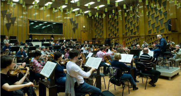 Újévi gálahangverseny a Zeneakadémián és a Dunán