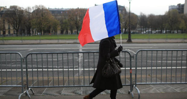 Ezrek tüntettek Párizsban az alkotmányreform ellen