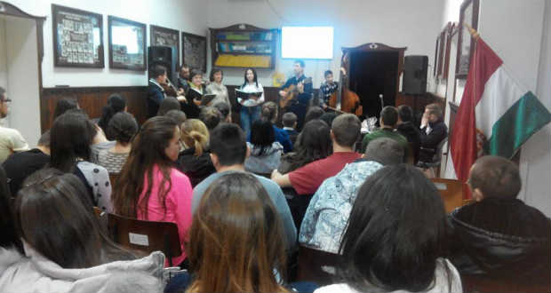 „Újraéledt” fiatalok – ifjúsági hétvégét szervezett a KRISZ