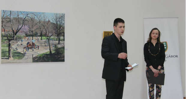 A tükör veszélyes dolog – Imre Ádám műveiből nyílt tárlat Beregszászban